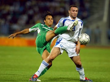 El destacado inicio de carrera para Galindo lo llevó a convertirse en uno de los favoritos de Ricardo La Volpe y su primera aparición en un torneo importante fue con la Sub23 en Atenas 2004