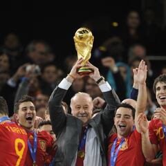 Xavi, Casillas, Iniesta y Villa, en el Mundial 2030