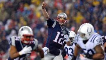 Tom Brady dando un pase