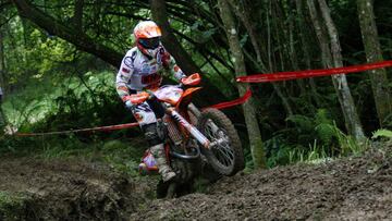 Laia con su KTM en el GP de Euskadi