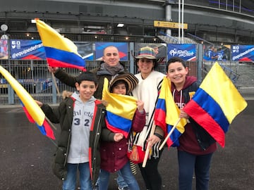 Los aficionados acompañan a Colombia para el partido amistoso ante Francia