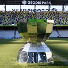 Leagues Cup trophy: size, weight and what it is made of
