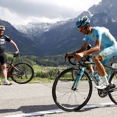 Scarponi liderará al Astana en el Giro en ausencia de Aru