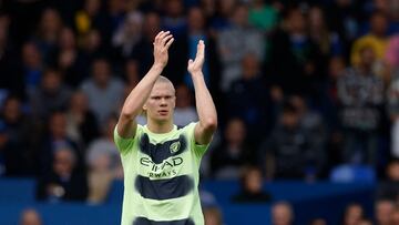 Soccer Football - Premier League - Everton v Manchester City - Goodison Park, Liverpool, Britain - May 14, 2023 Manchester City's Erling Braut Haaland applauds the fans as he is substituted Action Images via Reuters/Jason Cairnduff EDITORIAL USE ONLY. No use with unauthorized audio, video, data, fixture lists, club/league logos or 'live' services. Online in-match use limited to 75 images, no video emulation. No use in betting, games or single club /league/player publications. Please contact your account representative for further details.