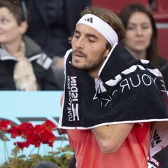 Tsitsipas choca contra la efectividad de Monteiro
