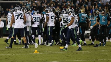 JACKSONVILLE, FL - DECEMBER 10: Members of the Seattle Seahawks and tyhe Jacksonville Jaguars tussle on the field during the second half of their game at EverBank Field on December 10, 2017 in Jacksonville, Florida. Logan Bowles/Getty Images/AFP
== FOR NEWSPAPERS, INTERNET, TELCOS & TELEVISION USE ONLY ==