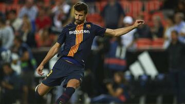 Gerard Piqu&eacute;, en el calentamiento del &uacute;ltimo partido ante el Valencia.