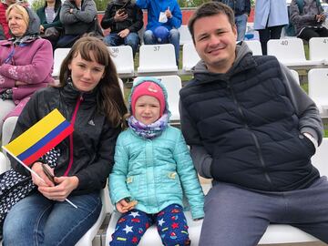 En su mayoría niños y familias rusas, junto a varios colombianos acompañaron a la Selección durante la práctica abierta al público este jueves en el estadio Sviyaga de Kazán. 