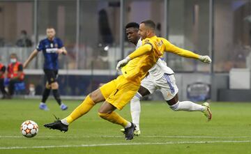 Samir Handanovic y Vinicius.