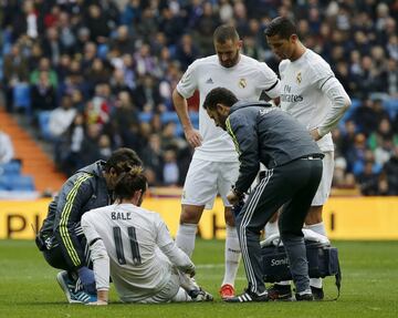 On this occasion, Bale suffered an injury to his right calf during a game against Sporting Gijón. He missed eight games.