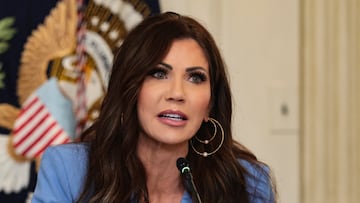 Kristi Noem anuncia que venezolanos con TPS pueden aplicar a refugiados; y su DHS la desmiente