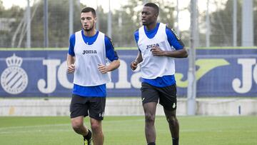 Diop entrenando con el Espanyol.