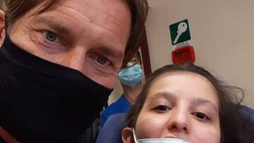 Totti cumple el sueño de la joven de la Lazio que despertó del coma con un mensaje suyo