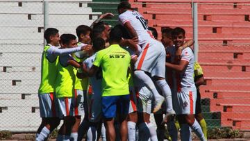 El  jugador de Cobresal Sebastian Varas celebra su gol 