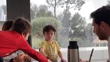 El juego de cartas con el que Leo Messi se divierte con sus hijos