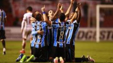 Los jugadores de Gremio celebran un gol en su partido ante Liga de Quito en la Copa Libertadores.