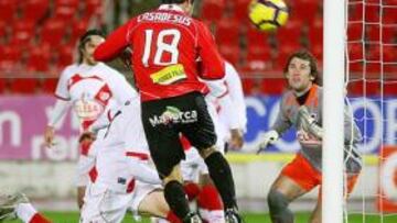 <b>CLAVE. </b>Víctor marcó de cabeza el primer gol del Mallorca, con el que el equipo balear inició la remontada ante el Rayo.