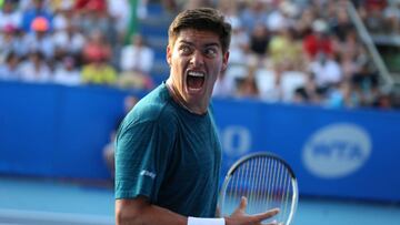 El mexicano Gerardo L&oacute;pez en su partido ante Steve Johnson en el Abierto Mexicano de Tenis.