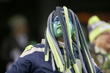 Otra que no quiso perderse a los Seahawks fue la mismísima Bruja Avería, que dejó tras de sí el consiguiente requero de aparatos electrónicos escacharrados. Ya se sabe: "oiga usted, no se ría..."