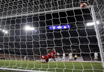  0-3. Dusan Tadic marcó el tercer gol.