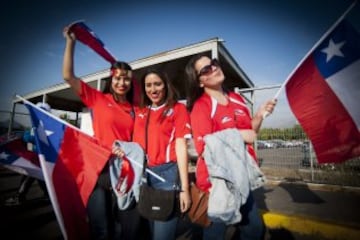 Belleza y color en la previa del duelo entre Chile y Uruguay