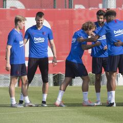 Griezmann, De Jong, get their first taste of Barça training