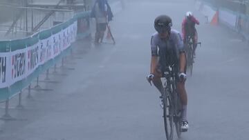 Lluvia torrencial en la primera etapa del Giro Donne 2023.