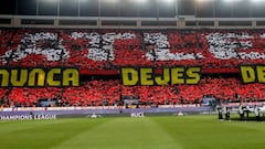 Atleti fans create 40,000 card mosaic ahead of PSV tie