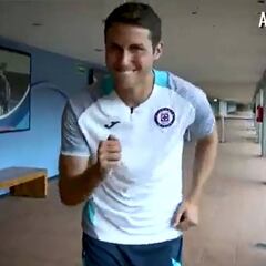 Cruz Azul reveló el lado musical de Santiago Giménez
