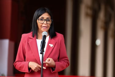 Forma de gobierno: República federal presidencialista | Rodríguez es una abogada, diplomática y política del partido Movimiento Somos Venezuela de ideología de izquierda. Ostenta el cargo de presidenta encargada desde el 5 de enero de 2026, tras la captura de Nicolás Maduro por tropas estadounidenses. 