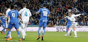 Bale scores the first goal of the night. (1-0)