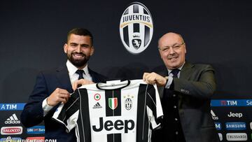 Tomás Rincón ya posa con los colores de la Juventus