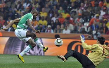 Salomon Kalou fue el autor del último gol de Costa de Marfil ante Corea del Norte: los africanos fueron un vendaval en la segunda mitad, pero con nulo acierto cara a la meta contraria. Por su parte, los norcoreanos se marchaban siendo la peor selección de todo el Mundial: no sumó ningún punto (todos sus partidos fueron derrotas), sólo anotó un gol (en el primer encuentro ante Brasil) y encajó 12 en tres encuentros...