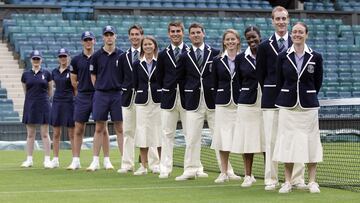 Los recogepelotas de Wimbledon, denominados con el acrónimo BBGs, son 250 voluntarios de diferentes colegios e instituciones británicas, incluida la asociación caritativa DR. Barnardos, que acoge a chicos y chicas en situación de vulnerabilidad. Las pelot