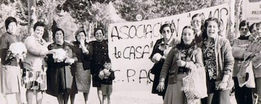 Los días 6, 7 y 8 de diciembre de 1975 se produjeron las I Jornadas por la Liberación de la Mujer, semiclandestinas, en el colegio Montpellier de Madrid. Al primer congreso feminista de España acudieron mujeres de todas partes de España y de diferentes organizaciones. Estas jornadas sirvieron para fijar la agenda feminista de cara a la Transición hacia la democracia.  