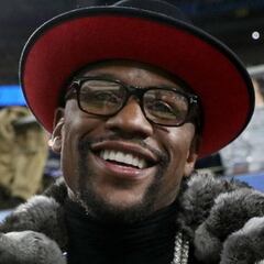 Floyd Mayweather hits up a night club amid Covid-19 outbreak