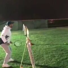 La última locura de Djokovic: sale a jugar bajo la lluvia