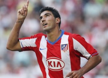 Defendió la camiseta del Sevilla en dos etapas diferentes: cinco temporadas entre 1999 y 2004, y otras cinco desde 2011 hasta 2016. Jugó con el Atlético de Madrid la temporada 2007-08 y tres más entre 2009 y 2011.