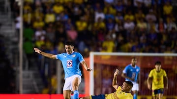 Erik Lira (L) of Cruz Azul fights for the ball with Jonathan Dos Santos (R) of America during the Semi-Final second leg match between America and Cruz Azul as part of the Liga BBVA MX, Torneo Clausura 2025 at Ciudad de los Deportes Stadium on May 18, 2025 in Mexico City, Mexico.