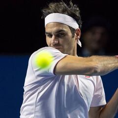 Federer sufre ante Krajinovic pero avanza a segunda ronda