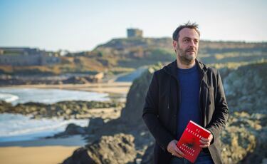 Agustn Martnez (Carmen Mola): El lector siente atraccin hacia el lado oscuro del ser humano