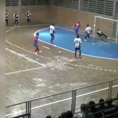 Si se lo hace a Ricardinho rompe Twitter: la secuencia de las paradas de un portero magnífico