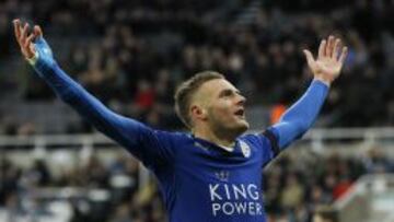 El Leicester es líder de la Premier y Vardy empata a Van Nistelrooy