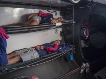 Team SCA. Dee Caffari y Stacey Jackson en un descanso.