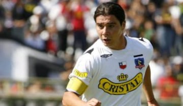 David Henríquez debutó en Colo Colo el año 1995, y después tuvo dos nuevos pasos por el club. El último, entre 2005 y 2007. En el 2009 fichó por Universidad Católica, y se mantuvo hasta el 2012. 