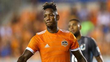 El futbolista hondureño del Houston Dynamo recibió la tarjeta roja, luego de propinarle un puñetazo al costarricense, Ronald Matarrita de NYCFC.