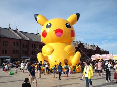 El Festival de Pikachu es un evento anual masivo y vibrante que se celebra en Yokohama, Japón, y es conocido oficialmente como "Pikachu Outbreak!" (Pikachu Tairyo Hassei Chu! en japonés, que significa "¡Un Brote de Pikachus!"). Es una celebración espectacular y adorable dedicada al Pokémon más icónico, Pikachu, y se ha convertido en una tradición veraniega.