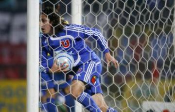 Cristian Milla: La U pag&oacute; poco m&aacute;s de US$500 mil por su pase, pero nunca logr&oacute; la titularidad. Tambi&eacute;n pas&oacute; por Rangers y Cobreloa. Actualmente est&aacute; en Chacarita.