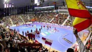 <b>JORNADA DE GLORIA. </b>En el primer gran lleno del año, el Quijote Arena volvió a vibrar con su equipo, que con el triunfo ante el Barça tiene la Liga virtualmente ganada.