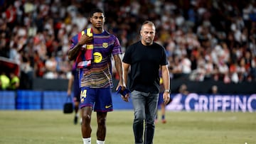 Hansi Flick, con Rashford en Vallecas.